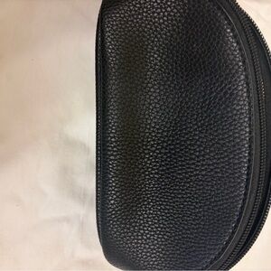 Shiraleah Black Textured Toiletry Bag